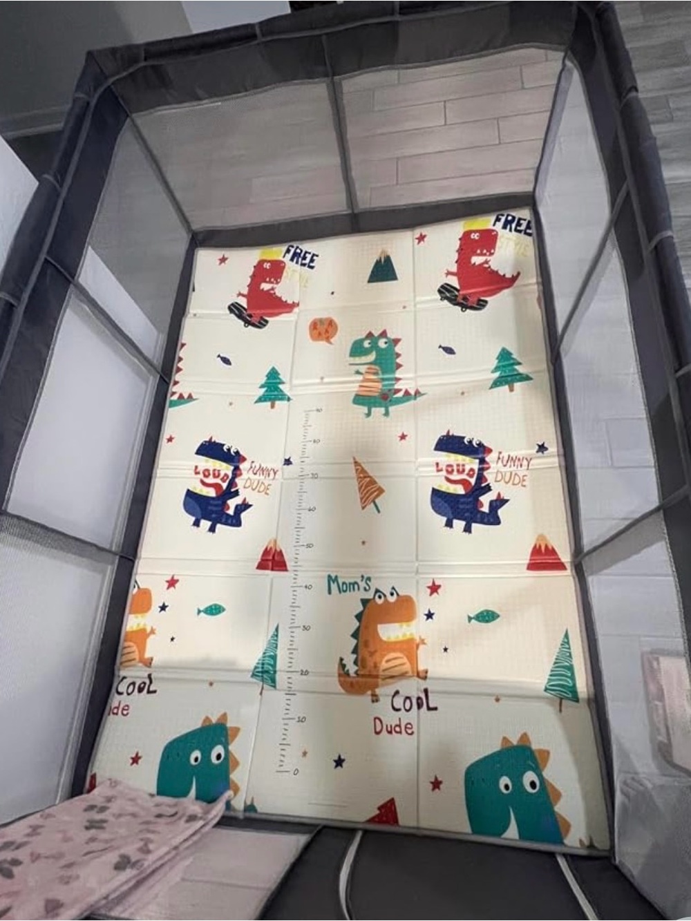 Source Unknown Cream Kids Play Mat with Colorful Dinosaur Prints
